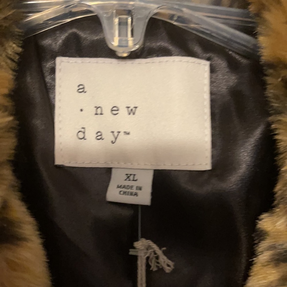leopard faux fur coat 🐆 🧥 - Picture 3 of 5